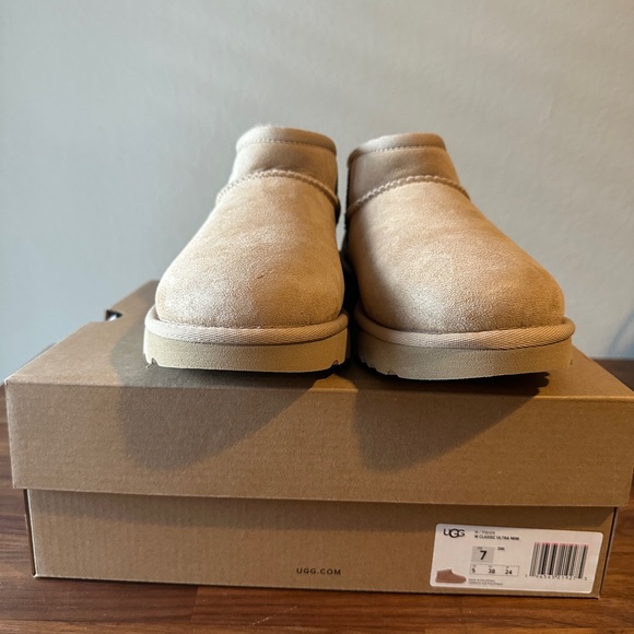 UGG Ultra Mini Classic Driftwood! - Picture 7 of 7